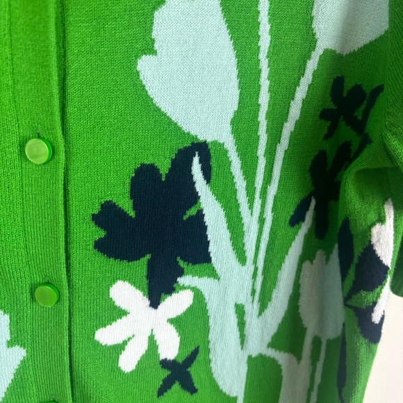 BEAUTIFUL by Lawrence Zorian green s/s cardigan w/floral design-woman’s Medium - Picture 5 of 10